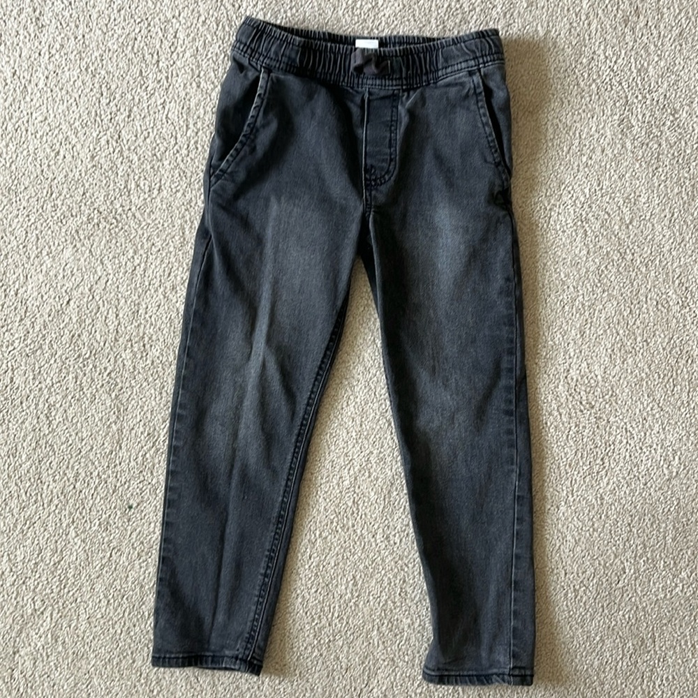 Boys Size 5/5T OshKosh Black Denim Pull-ons (like-new)
